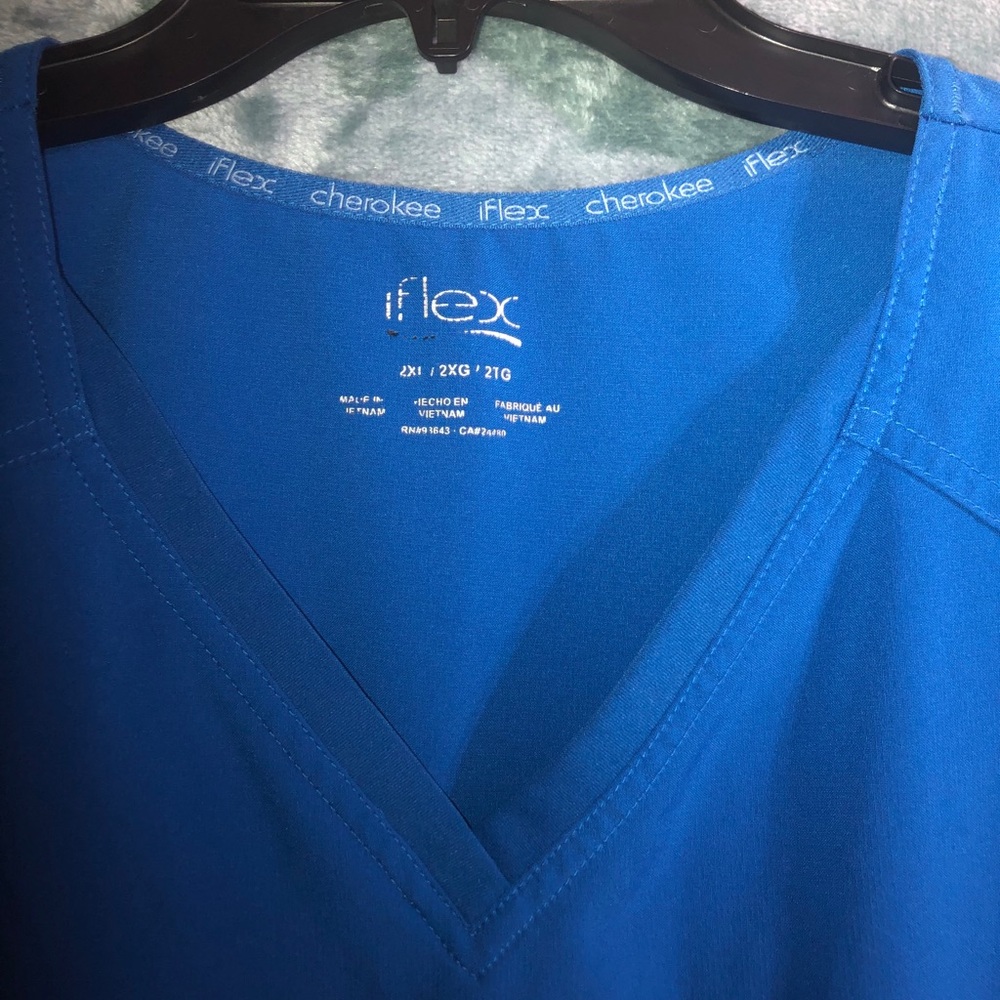 Cherokee flex scrub top